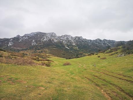 La Peña Serandi por las Foces de Las Xanas y los Picarós