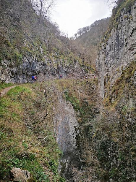 La Peña Serandi por las Foces de Las Xanas y los Picarós