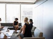 trabajadoras empoderadas están trabajando sector Tecnología, Medios Telecomunicaciones