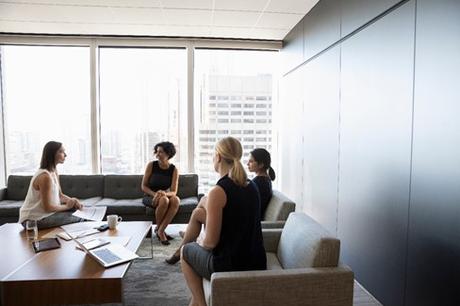 Las trabajadoras más empoderadas están trabajando en el sector de Tecnología, Medios y  Telecomunicaciones