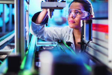 Las mujeres pueden ser la clave para resolver la brecha mundial de habilidades en tecnología