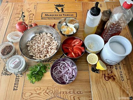 Piyaz, la ensalada turca de alubias blancas que harás en 10 minutos