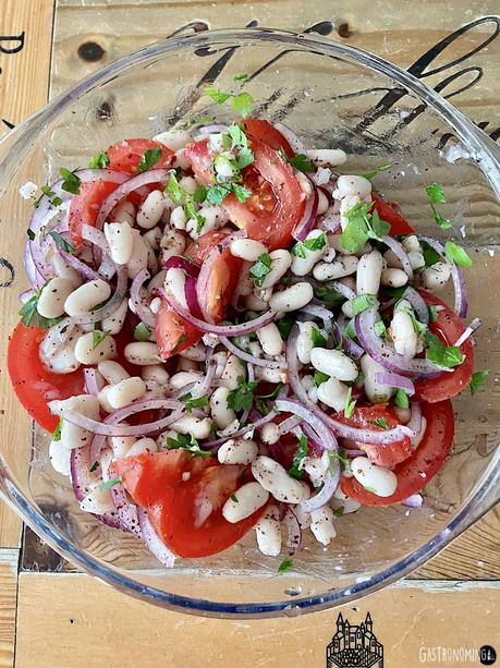 Piyaz, la ensalada turca de alubias blancas que harás en 10 minutos