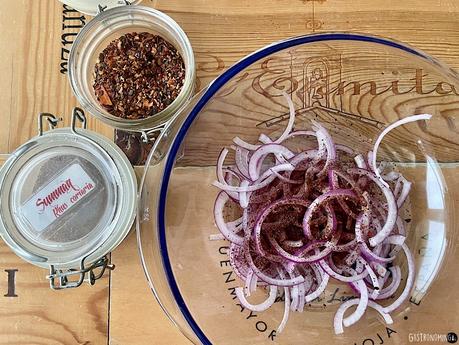 Piyaz, la ensalada turca de alubias blancas que harás en 10 minutos