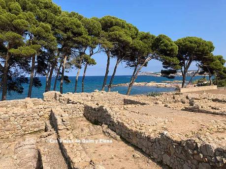 Ruinas de Ampurias Les Ruines d'Ampúries al lado del Mediterráneo