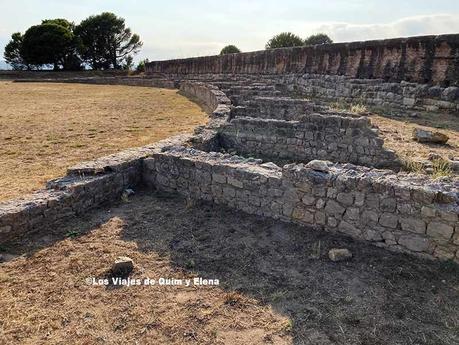 Ruinas de Ampurias Restos del anfiteatro romano en las Ruinas de Ampurias