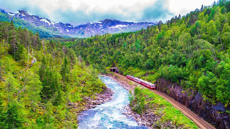 15 atracciones turísticas mejor valoradas en Noruega Ferrocarril escénico en Noruega