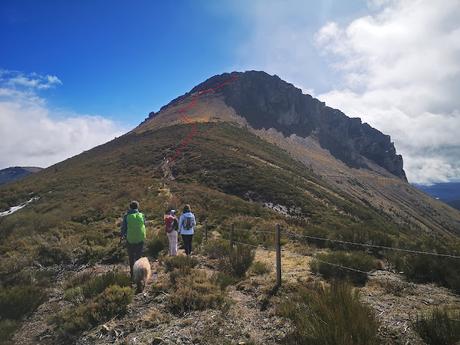 Foz de los Calderones y picos la Portilla y Machaos