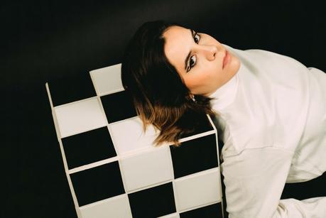 Lucía Tacchetti muestra su faceta más electrónica en su nuevo disco ‘FLAPS’