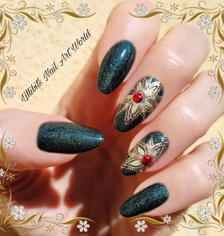 Manicura verde holográfica con flores doradas