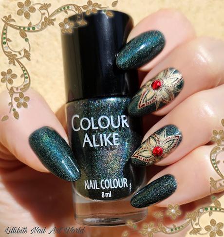 Manicura verde holográfica con flores doradas