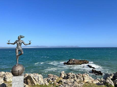 escultura en el mirador de Gearing's Point, Hermanus