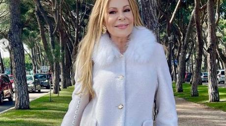 La actriz española Ana Obregón vuelve a ser madre a los 68 años tras la muerte de su único hijo La actriz española Ana Obregón vuelve a ser madre a los 68 años tras la muerte de su único hijo