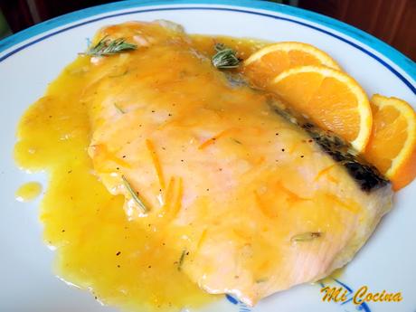 SALMÓN EN SALSA DE NARANJA Y ROMERO