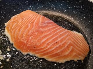 SALMÓN EN SALSA DE NARANJA Y ROMERO