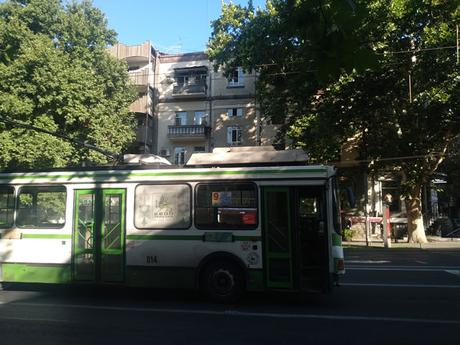 trolebus-en-erevan como moverse por erevan y armenia