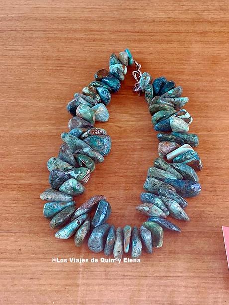 Collar de variscita en las minas de Gavá