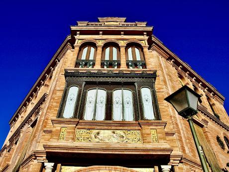 Los azulejos del edificio de la calle Cristo de la Sed, 29.