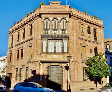 Los azulejos del edificio de la calle Cristo de la Sed, 29.