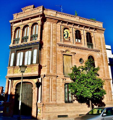 Los azulejos del edificio de la calle Cristo de la Sed, 29.