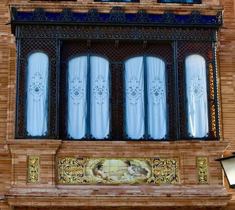 Los azulejos del edificio de la calle Cristo de la Sed, 29.