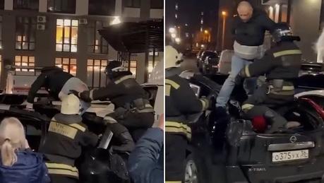 #VIRAL: | Un hombre cae desde el 19.º piso de un edificio y se pone de pie por su propia cuenta (VIDEO)