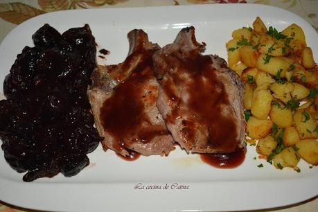 Chuletas de cerdo con ciruelas pasas