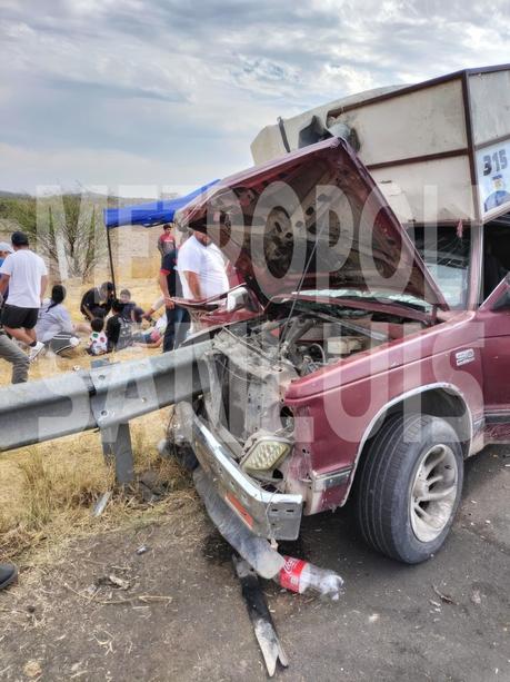 Sanjuaneros que regresaban a SLP sufren accidente, fallece una mujer