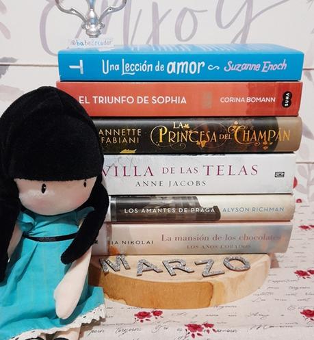 Mis lecturas del mes: rosa, azul y rojo salvaje Mis lecturas del mes: rosa, azul y rojo salvaje