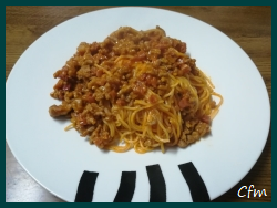 Pasta con carne picada y jamón
