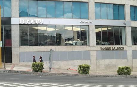 #VENEZUELA: #Ferrari, tiendas de lujo y #opulencia: la vida secreta de unos pocos en #Caracas