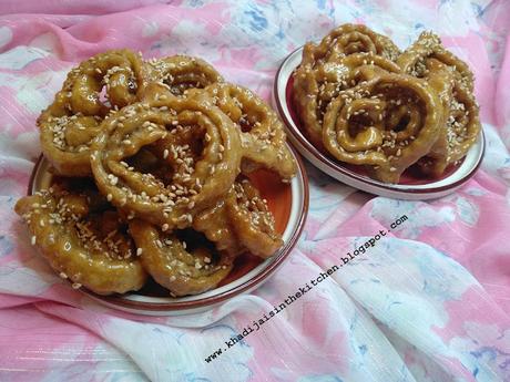 CHEBAKIA À LA FARINE DE BLÉ COMPLET/ WHOLE WHEAT CHEBAKIA / CHEBAKIA CON HARINA DE GRANO ENTERO DE TRIGO / شباكية بدقيق القمح الكامل