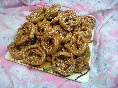 CHEBAKIA À LA FARINE DE BLÉ COMPLET/ WHOLE WHEAT CHEBAKIA / CHEBAKIA CON HARINA DE GRANO ENTERO DE TRIGO / شباكية بدقيق القمح الكامل