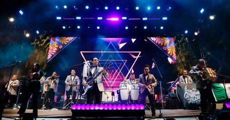 Con Los Ángeles Azules la Plaza Fundadores obtuvo un rotundo lleno