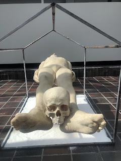 Ingravidez en la Escuela de Arte de Oviedo Ingravidez en la Escuela de Arte de Oviedo