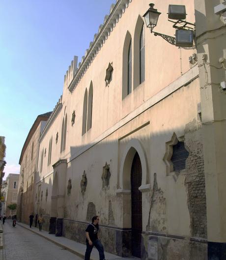 El Convento de Madre de Dios (2): el edificio y la fachada principal.