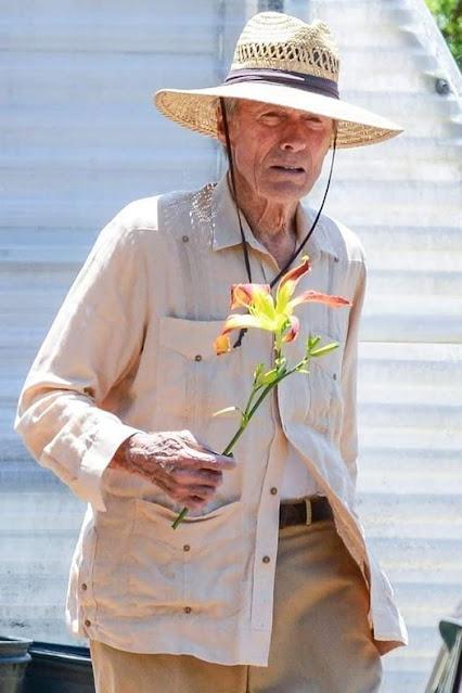 ¡No dejo entrar al viejo!