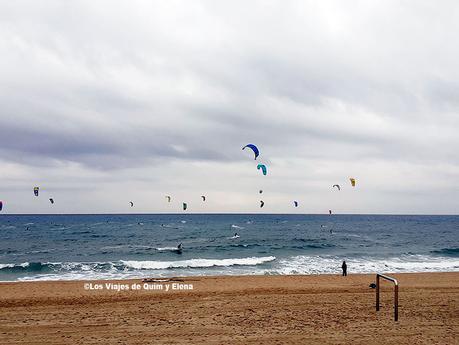 Surf en las playas de Barcelona