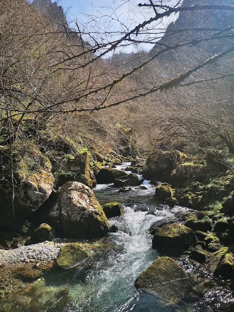 Cabeza Pandescura y Foz del Casaño por la Canal de la Llucia