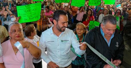 En CD Valles, Ignacio Segura Morquecho inaugura rehabilitación de avenida Ejército Mexicano