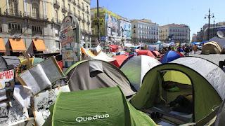 De refunfuñones e indignados