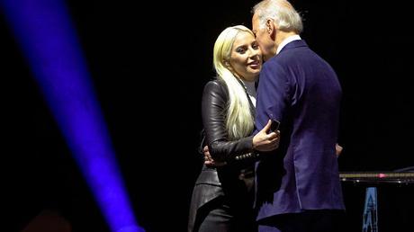 Biden (@POTUS) le concede a Lady Gaga (@Ladygaga) un cargo en la Casa Blanca