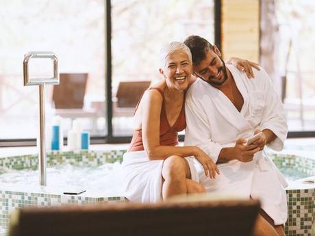 #SEXO:  |  Estudio demuestra que las #mujeres que salen con hombres menores se sienten más satisfechas