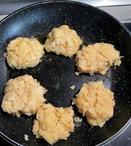 Huevo Poché sobre Kartoffelpuffer, mi versión de Horcher Huevo Poché sobre Kartoffelpuffer, mi versión de Horcher