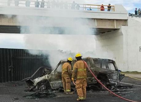 Cinco personas fallecen en choque entre trailer y camión en la Carretera 57
