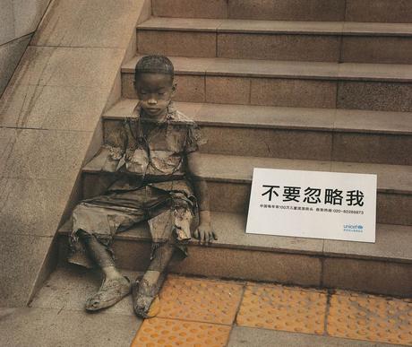 Impresionante dibujo «La invisibilidad de la pobreza por Kevin Lee»