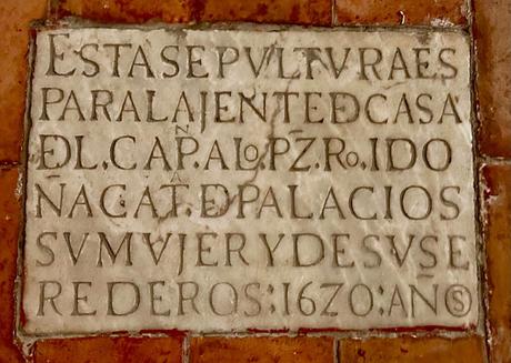 El Convento de Madre de Dios (7): las tumbas dentro de la iglesia.