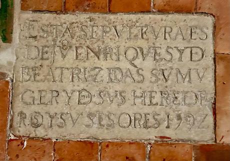 El Convento de Madre de Dios (7): las tumbas dentro de la iglesia.