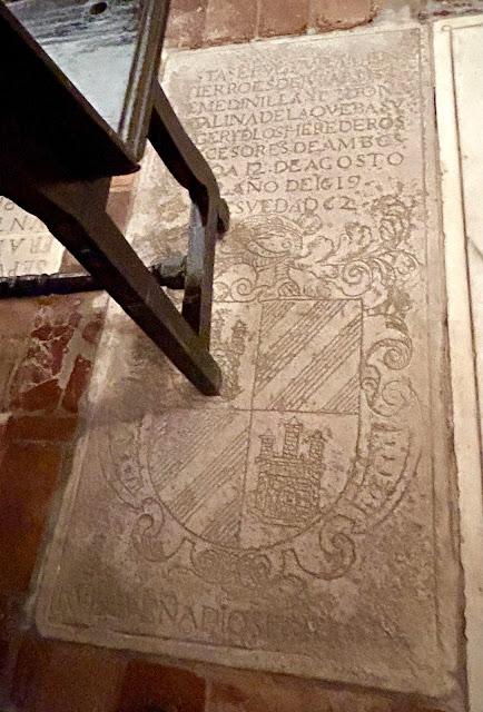 El Convento de Madre de Dios (7): las tumbas dentro de la iglesia.