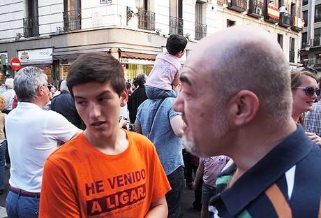 La procesión va por fuera